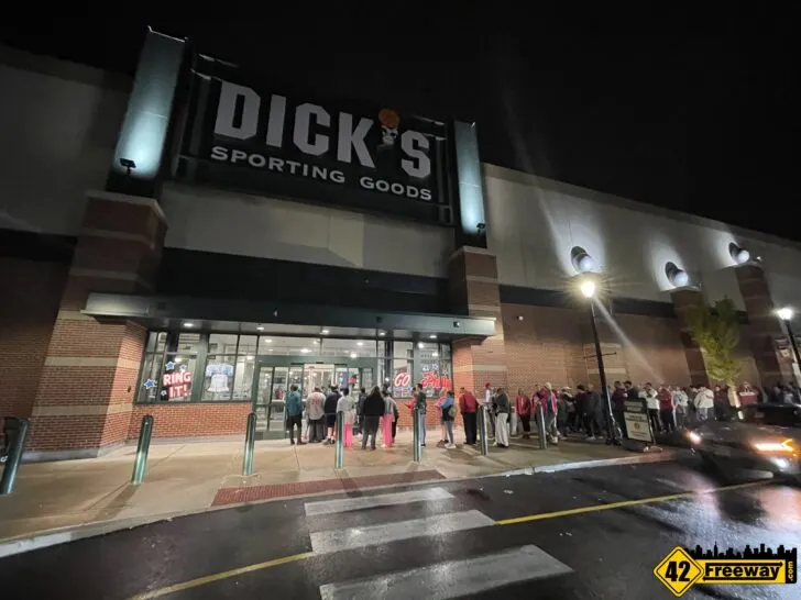 Phillies in the World Series! Dick's Sporting Packed Last Night. Check  Runnemede's Sports Outlet Also - 42 Freeway