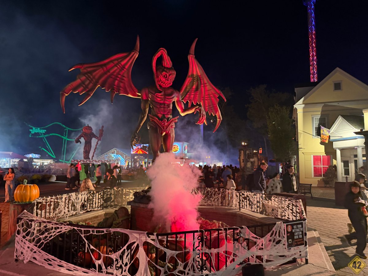 Fright Fest at Six Flags Great Adventure Offers 9 Walk-Thru Mazes